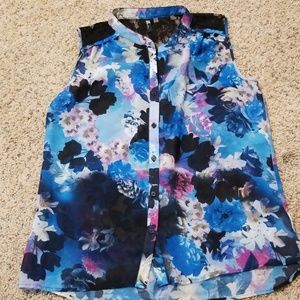 Kut from the Klothe sleeveless button down